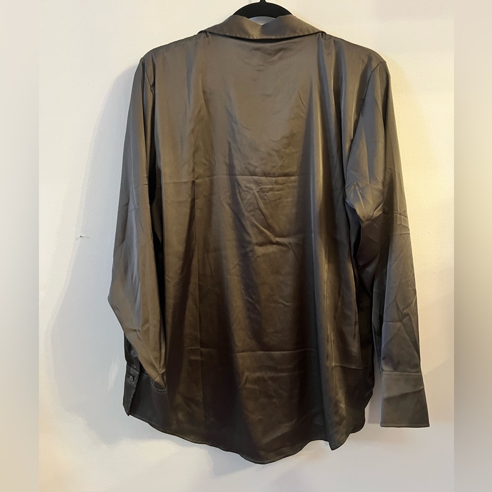 H&M button down. - Picture 2 of 4